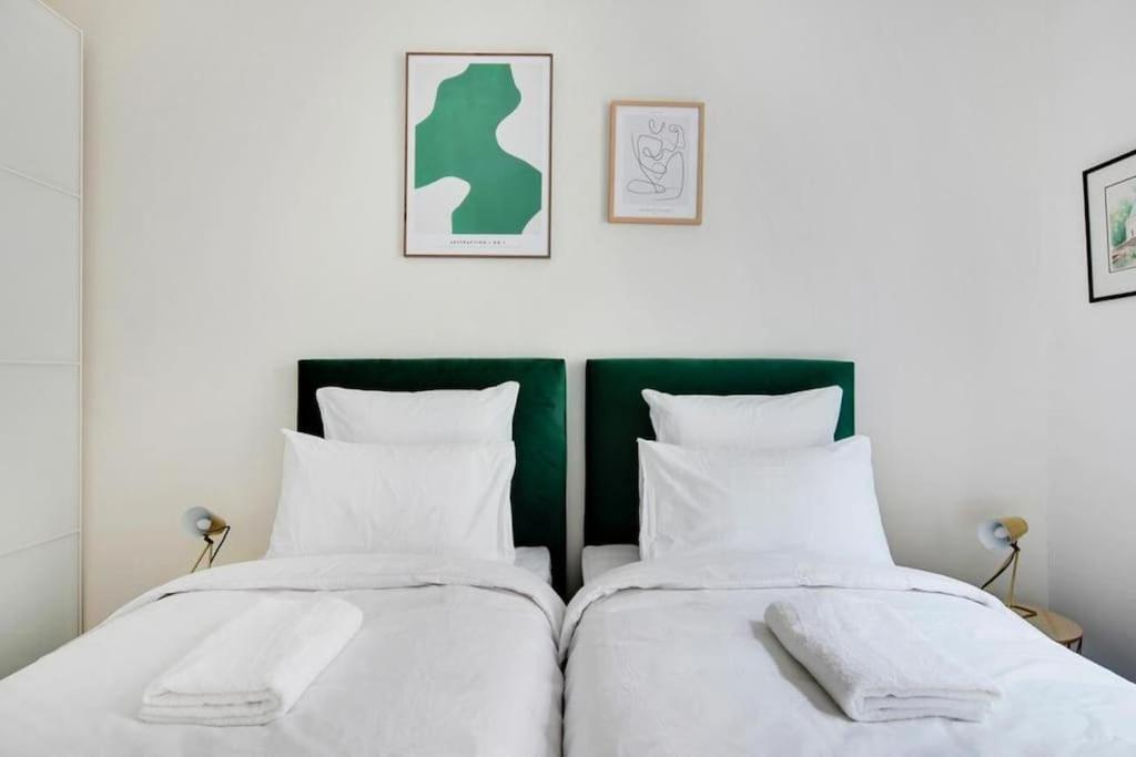 Elegant Parisian Flat - Monceau Parijs